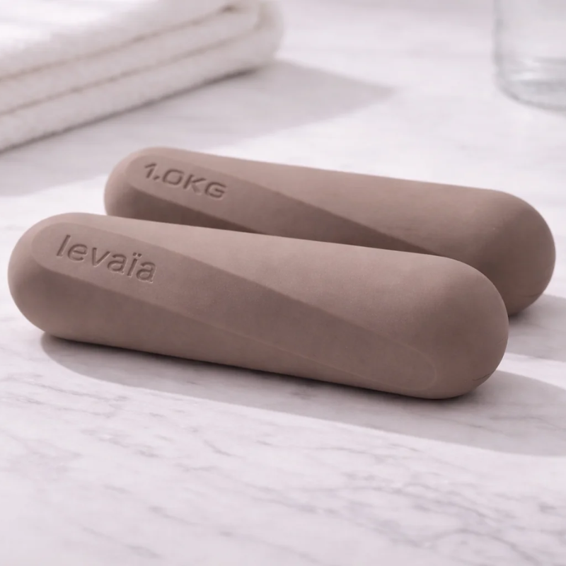 Side view of levaïa lifts - Handheld Pilates Weights Pair in Taupe
