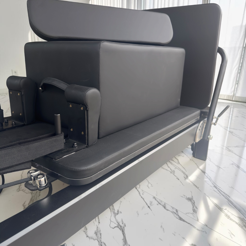 Closer view of the carriage and accessories of Milaron Pearl V3 Studio Pilates Reformer Machine in Noir